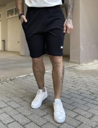 NDC μονόχρωμη, βαμβακερήβερμούδα. Διαθέτει λάστιχο στην μέση και τσέπες.Κανονική εφαρμογήΣύνθεση: 100% cotΤο μοντέλο έχει ύψος 1.85 και 95 κιλά. Φοράει μέγεθος XL