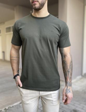 Ανδρικήμαύρηκοντομάνικη μπλούζα Plus Size ελληνικής κατασκευής. Διαθέτει λαιμόκοψη.Άνετη εφαρμογήΔιαθέτει ελαστικότητα στο ύφασμά τηςΣύνθεση : 100% cottonΤο μοντέλο έχει ύψος 1.85 και 90 κιλά. Φοράει μέγεθος L