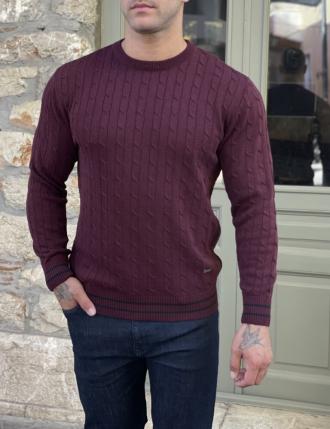 Ανδρικό πλεκτό πουλόβερΕλληνικής κατασκευήςτης εταιρείας Darious.Διαθέτει λάστιχο στα τελειώματα και η λαιμόκοψη του είναι στρογγυλή.Κανονική εφαρμογή με ελαστικότητα στο υφασμά του.Σύνθεση: 50% acr, 50% cotΤο μοντέλο έχει ύψος 1,85 είναι 95 κιλά και φοράει XL