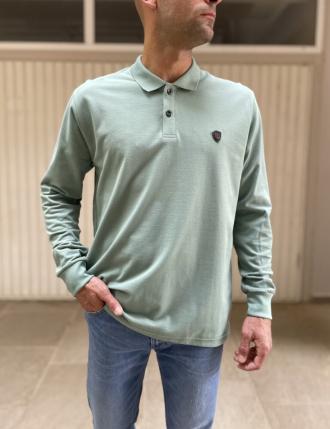 Ανδρική μονόχρωμη μακρυμάνικη μπλούζα Polo.Διαθέτει γιακά και κουμπιά στο λαιμό. Έχει λάστιχο στα μανίκια και μικρό διακριτικό κέντημα στο στήθος και το κάτω μέρος.Άνετη εφαρμογήΣύνθεση: 100% cottonΜαλακό ύφασμα με λίγη ελαστικότηταΤο μοντέλο έχει ύψος 1.85 και 75 κιλά. Φοράει μέγεθος L