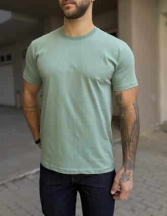 Ανδρική κοντομάνικη μπλούζα Plus Size ελληνικής κατασκευής. Διαθέτει λαιμόκοψη.Άνετη εφαρμογήΔιαθέτει ελαστικότητα στο ύφασμά τηςΣύνθεση : 100% cottonΤο μοντέλο έχει ύψος 1.85 και 95 κιλά. Φοράει μέγεθος L