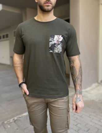 Ανδρική κοντομάνικη μπλούζα της εταιρείας NDC. Διαθέτει φλάμα ύφασμα ενώ στο στήθος έχει τυπωμένο σχέδιο.Κανονική εφαρμογήΣτρογγυλή λαιμόκοψη΄Σύνθεση:100% cottonΤο μοντέλο έχει ύψος 1.85 και 95 κιλά. Φοράει μέγεθος XL