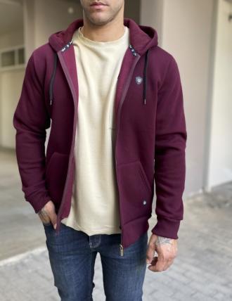 Ανδρική μονόχρωμη, βαμβακερή ζακέτα-φούτερμε κουκούλα και λάστιχο στα τελειωματά της για καλύτερη εφαρμογή. Διαθέτει μικρό διακριτικό κεντημένο λογότυπο της εταιρείαςΆνετη εφαρμογήFleece επένδυση εσωτερικάΤο υφασμά της διαθέτει μικρή ελαστικότηταΣύνθεση: 65% cotton, 35% pesΤο μοντέλο έχει ύψος 1.85 και 95 κιλά. Φοράει μέγεθος XL