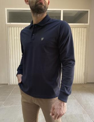 Ανδρική μακρυμάνικη μπλούζαελληνικής κατασκευής με γιακά. Διαθέτει κουμπιά, λάστιχο στα μανίκια και κέντυμα στο στήθος. Το υφασμά της είναι πικέΚανονικη προς άνετη εφαρμογήΣύνθεση: 100% pol.Προϊόν Ελληνικής κατασκευής