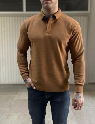 Ανδρική μακρυμάνικη μπλούζαελληνικής κατασκευής με γιακά. Διαθέτει κουμπιά, λάστιχο στα μανίκια και κέντυμα στο στήθος. Το υφασμά της είναι ριπ, πολύ μαλακό βαμβακερό.Κανονική προς άνετη εφαρμογήΣύνθεση: 65% cot 35% pol.Προϊόν Ελληνικής κατασκευήςΤο μοντέλο έχει ύψος 1,85 είναι 95 κιλά και φοράει L