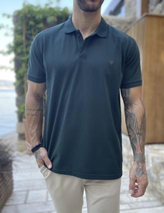 Ανδρική Polo κοντομάνικη μπλούζαπικέ. Διαθέτει λάστιχο στα μανίκια, γιακά και κουμπιά.Άνετη εφαρμογήΣύνθεση: 100% βαμβάκιΤο μοντέλο έχει ύψος 1.85 και 95 κιλά. Φοράει μέγεθος XL