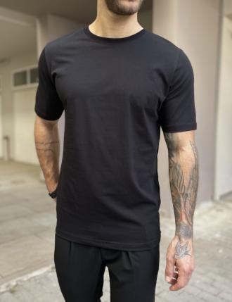 Ανδρικήκοντομάνικη μπλούζαΕλληνικής κατασκευής. Διαθέτει στρογγυλή λαιμόκοψη και ίσιο τελείωμα. Έχει στο πλάι ετικέτα με το λογότυπο της εταιρείας.Κανονική εφαρμογήΔιαθέτει ελαστικότητα στο ύφασμά τηςΣύνθεση : 100% cottonΤο μοντέλο έχει ύψος 1.85 και 95 κιλά. Φοράει μέγεθος XL