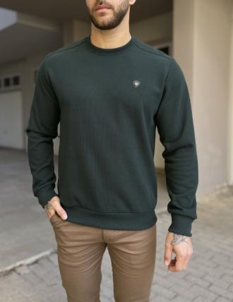 Ανδρική μακρυμάνικη μπλούζαελληνικής κατασκευής. Διαθέτει λάστιχο στα μανίκια. Το υφασμά της είναι ριπ, πολύ μαλακό βαμβακερό.Κανονική προς άνετη εφαρμογήΣύνθεση: 65% cot 35% el.Προϊόν Ελληνικής κατασκευήςΤο μοντέλο έχει ύψος 1.85 και 95 κιλά. Φοράει μέγεθος L