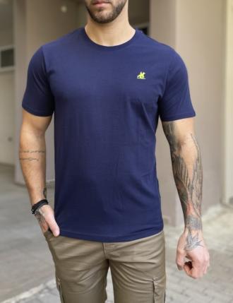 US Grand PoloΑνδρικήκοντομάνικημπλούζα. Διαθέτει στρογγυλή λαιμόκοψη και διακριτικό κέντημα στο στήθος με το λογότυπο.Κανονική εφαρμογή με λίγη ελαστικότηταΣύνθεση: 100% βαμβάκιΤο μοντέλο έχει ύψος 1.85 και 95 κιλά. Φοράει μέγεθος XLΤο δεύτερο μοντέλο έχει ύψος 1.85 και 75 κιλά. Φοράει μέγεθος M