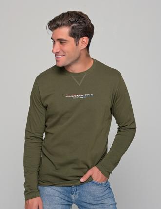 Ανδρική βαμβακερήμακρυμάνικη μπλούζα με τύπωμα στο στήθος. Διαθέτει στρογγυλή λαιμόκοψηΚανονική εφαρμογή με ελαστικότηταΣύνθεση: 100% cottonΤο μοντέλο έχει ύψος 1.83 και 80 κιλά, φοράει L.