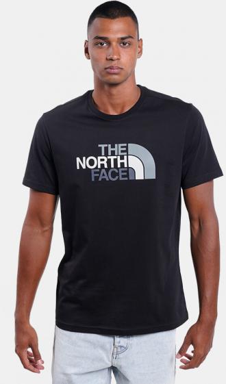 Casual T-Shirt Για Τις Lifestyle Εμφανίσεις Σου Αυτό το κλασικό κοντομάνικο μπλουζάκι κατασκευασμένο από μαλακό, βαμβακερό ύφασμα, θα γίνει ένα must-have κομμάτι στην ντουλάπα κάθε αθλητή κι όχι μόνο. Διαθέτει στρογγυλή λαιμόκοψη με το λογότυπο της The North Face.     Τα Χαρακτηριστικά του • Σύνθεση: 100% βαμβάκι • Κανονική εφαρμογή • Στρογγυλή λαιμόκοψη   Extra Πληροφορίες • Print με το logo της TNF στο στήθος και στην πλάτη • Πλύσιμο στο πλυντήριο    