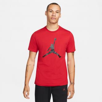 Look Με Την Υπογραφή του Jordan Ο θρυλικός μπασκετμπολίστας υπογράφει εκείνο το μπλουζάκι που θα λατρέψεις για τις εμφανίσεις σου τόσο εντός όσο και εκτός του παρκέ. Το Jordan Jumpman t-shirt είναι η ιδανική επιλογή για την βόλτα συνδυάζοντάς το με το denim σου! Είναι κατασκευασμένο από βαμβακερό ύφασμα με απαλή υφή, για άνεση καθ’ όλη την διάρκεια της ημέρας.   Τα Χαρακτηριστικά του • Σύνθεση: 100% βαμβάκι  • Απαλή αίσθηση • Στρογγυλή λαιμόκοψη   Extra Πληροφορίες • Jordan τύπωμα στο μπροστινό μέρος • Πλύσιμο στο πλυντήριο  