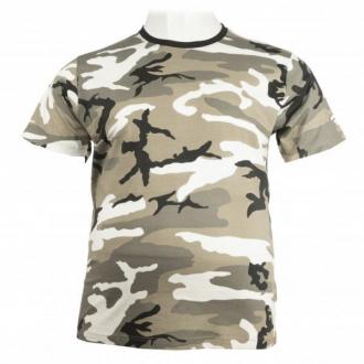 Μακό digital printed t-shirt της Γερμανικής εταιρείας Brandit.Το ρούχο είναι κατασκευασμένο από 100% υψηλής ποιότητας βαμβακερό ύφασμα,βάρους 160g/m²,διαπνέον και φιλικό προς το δέρμα. Επιπλέον εγγύηση ποιότητας του ρούχου δίνει το πιστοποιητικό καταλληλότητας STANDARD 100 της OEKO-TEX®(Εάν ένα κλωστοϋφαντουργικό προϊόν φέρει την ετικέτα STANDARD 100, μπορείτε να είστε σίγουροι ότι κάθε στοιχείο αυτού του ρούχου,δηλαδή κάθε νήμα, κουμπί και άλλα αξεσουάρ, έχει ελεγχθεί για επιβλαβείς ουσίες και ότι το προϊόν είναι επομένως ακίνδυνο για την ανθρώπινη υγεία. Το τεστ διεξάγεται από τα ανεξάρτητα συνεργαζόμενα ιδρύματα OEKO-TEX® με βάση τον εκτενή κατάλογο κριτηρίων OEKO-TEX®. Στη δοκιμή λαμβάνουν υπόψη πολλές ελεγχόμενες και μη ρυθμιζόμενες ουσίες, οι οποίες μπορεί να είναι επιβλαβείς για την ανθρώπινη υγεία).  