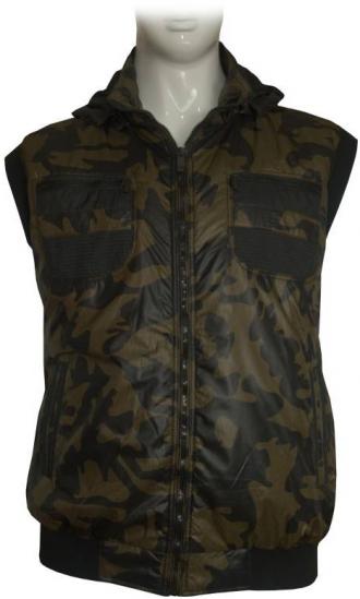 Αντιανεμικό γιλέκο καπιτονέ με κουκούλα.Μια πρακτική επιλογή,ιδανική για όλες τις ώρες της ημέρας, που θα συνοδεύσει το καθημερινό σου ντύσιμο σχεδόν όλη την διάρκεια του χρόνου.Το ρούχο έχει πέντε τσέπες,δύο στο μπροστά μέρος,δύο στο ύψος του στήθους και μία εσωτερικά.