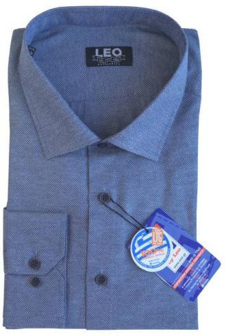 Μονόχρωμο μακρυμάνικο Oxford πουκάμισο της Leo Collection.Το πουκάμισο έχει μια τσέπη στο ύψος του στήθους και γιακά τύπου Rex.Το ρούχο είναι εξ ολοκλήρου ραμμένο με πλακοραφή γαλλικού τύπου που ενισχύει την αντοχή στις πιέσεις και τις πολλαπλές πλύσεις ενώ δίνει ένα κομψό οπτικά τελικό αποτέλεσμα,τόσο στο εσωτερικό όσο και στο εξωτερικό του ρούχου. Τα πουκάμισα Oxford ενδεικνύονται για κάθε βραδινή ή επίσημη εμφάνιση σου,χωρίς να είναι απαγορευτικά στους συνδυασμούς με πιο casual chino και πεντάτσεπα καπαρτινέ παντελόνια.Συνδυάζονται ιδανικά με τα αγαπημένα formal παντελόνια που έχεις στην γκαρνταρόμπα σου,ανάλογα την περίσταση αλλά και το κύρος που θέλεις να προσδώσεις στην εκάστοτε εμφάνιση σου.Ταίριαξε τα με το αγαπημένο μάλλινο ημίπαλτο σου ή με το σακάκι της αρεσκείας σου ενώ ο συνδυασμός ενός επίσημου γιλέκου με το πουκάμισο φορεμένο μέσα από το παντελόνι,υπόσχεται να απογειώσει στιλιστικά την εμφάνιση σου.