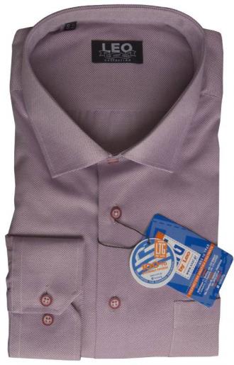 Μονόχρωμο μακρυμάνικο Oxford πουκάμισο της Leo Collection.Το πουκάμισο έχει μια τσέπη στο ύψος του στήθους και γιακά τύπου Rex.Το ρούχο είναι εξ ολοκλήρου ραμμένο με πλακοραφή γαλλικού τύπου που ενισχύει την αντοχή στις πιέσεις και τις πολλαπλές πλύσεις ενώ δίνει ένα κομψό οπτικά τελικό αποτέλεσμα,τόσο στο εσωτερικό όσο και στο εξωτερικό του ρούχου. Τα πουκάμισα Oxford ενδεικνύονται για κάθε βραδινή ή επίσημη εμφάνιση σου,χωρίς να είναι απαγορευτικά στους συνδυασμούς με πιο casual chino και πεντάτσεπα καπαρτινέ παντελόνια.Συνδυάζονται ιδανικά με τα αγαπημένα formal παντελόνια που έχεις στην γκαρνταρόμπα σου,ανάλογα την περίσταση αλλά και το κύρος που θέλεις να προσδώσεις στην εκάστοτε εμφάνιση σου.Ταίριαξε τα με το αγαπημένο μάλλινο ημίπαλτο σου ή με το σακάκι της αρεσκείας σου ενώ ο συνδυασμός ενός επίσημου γιλέκου με το πουκάμισο φορεμένο μέσα από το παντελόνι,υπόσχεται να απογειώσει στιλιστικά την εμφάνιση σου.