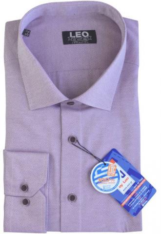 Μονόχρωμο μακρυμάνικο Oxford πουκάμισο της Leo Collection.Το πουκάμισο έχει μια τσέπη στο ύψος του στήθους και γιακά τύπου Rex.Το ρούχο είναι εξ ολοκλήρου ραμμένο με πλακοραφή γαλλικού τύπου που ενισχύει την αντοχή στις πιέσεις και τις πολλαπλές πλύσεις ενώ δίνει ένα κομψό οπτικά τελικό αποτέλεσμα,τόσο στο εσωτερικό όσο και στο εξωτερικό του ρούχου. Τα πουκάμισα Oxford ενδεικνύονται για κάθε βραδινή ή επίσημη εμφάνιση σου,χωρίς να είναι απαγορευτικά στους συνδυασμούς με πιο casual chino και πεντάτσεπα καπαρτινέ παντελόνια.Συνδυάζονται ιδανικά με τα αγαπημένα formal παντελόνια που έχεις στην γκαρνταρόμπα σου,ανάλογα την περίσταση αλλά και το κύρος που θέλεις να προσδώσεις στην εκάστοτε εμφάνιση σου.Ταίριαξε τα με το αγαπημένο μάλλινο ημίπαλτο σου ή με το σακάκι της αρεσκείας σου ενώ ο συνδυασμός ενός επίσημου γιλέκου με το πουκάμισο φορεμένο μέσα από το παντελόνι,υπόσχεται να απογειώσει στιλιστικά την εμφάνιση σου.