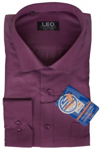 Μονόχρωμο μακρυμάνικο Petite Oxford πουκάμισο της Leo Collection.Το πουκάμισο έχει μια τσέπη στο ύψος του στήθους και γιακά τύπου Rex.Το ρούχο είναι εξ ολοκλήρου ραμμένο με πλακοραφή γαλλικού τύπου που ενισχύει την αντοχή στις πιέσεις και τις πολλαπλές πλύσεις ενώ δίνει ένα κομψό οπτικά τελικό αποτέλεσμα,τόσο στο εσωτερικό όσο και στο εξωτερικό του ρούχου. Τα πουκάμισα Oxford ενδεικνύονται για κάθε βραδινή ή επίσημη εμφάνιση σου,χωρίς να είναι απαγορευτικά στους συνδυασμούς με πιο casual chino και πεντάτσεπα καπαρτινέ παντελόνια.Συνδυάζονται ιδανικά με τα αγαπημένα formal παντελόνια που έχεις στην γκαρνταρόμπα σου,ανάλογα την περίσταση αλλά και το κύρος που θέλεις να προσδώσεις στην εκάστοτε εμφάνιση σου.Ταίριαξε τα με το αγαπημένο μάλλινο ημίπαλτο σου ή με το σακάκι της αρεσκείας σου ενώ ο συνδυασμός ενός επίσημου γιλέκου με το πουκάμισο φορεμένο μέσα από το παντελόνι,υπόσχεται να απογειώσει στιλιστικά την εμφάνιση σου.