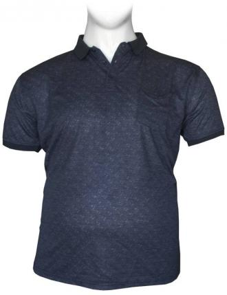 Polo jacquard με κουμπιά στο γιακά και τσέπη στο στήθος.Κομψό και ευκολοφόρετο,το μπλουζάκι αυτό θα σε ακολουθεί όλους τους ζεστούς μήνες του χρόνου. Eγγυάται την αντοχή στον αποχρωματισμό ενώ ταυτόχρονα το καθιστά πολύ άνετο και δροσερό ούτως ώστε να το φοράς άφοβα όσες ώρες θες,αποφεύγοντας τους ερεθισμούς μιας και η συγκεκριμένη πλέξη επιτρέπει στο δέρμα να αναπνέει αποβάλλοντας τον ιδρώτα.