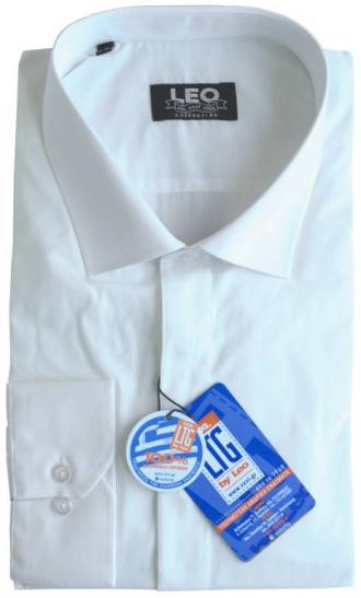 Μακρυμάνικο πουκάμισο αμπιγιέ σε κλασσική γραμμή και γαλλική ραφή.Εάν ψάχνεις ένα διαχρονικό ρούχο που να μην το επηρεάζουν οι εναλλαγές της μόδας ενώ ταυτόχρονα μπορεί να σου δώσει μεγάλο εύρος επιλογών όσο αφορά τους συνδυασμούς που μπορείς να συνθέσεις με αυτό, τότε μόλις βρήκες το προϊόν που σου ταιριάζει απόλυτα.Η αστείρευτη και συνεχώς εμπλουτιζόμενη παλέτα χρωμάτων θα σε παροτρύνει να το ταιριάξεις με ένα από τα κουστούμια σου για μια επίσημη εμφάνιση ενώ μπορείς με μεγάλη ευκολία να το προσθέσεις και στην καθημερινή σου γκαρνταρόμπα μιας και συνδυάζετε εξίσου εύκολα με παντελόνια τύπου τζιν και καπαρτινέ. Η προσθήκη του σκληρού κλασσικού κολάρου στον γιακά με την χρήση μπανέλας σου επιτρέπει να φορέσεις το συγκεκριμένο πουκάμισο με γραβάτα αλλά και χωρίς αυτή, για μια πιο casual εμφάνιση.Τέλος η λιτή γραμμή του ρούχου,η επιλογή των υλικών, αλλά και η προσεγμένη ραφή μας που εγγυάται η πείρα της εξειδίκευσής των 55 και πλέον ετών στην κατασκευή πουκαμίσων,υπόσχεται να αναδείξει όποιο σύνολο επιλέξεις να το συνδυάσεις ,κερδίζοντας τις εντυπώσεις.