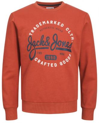 Κολεγιακή μπλούζα της Jack %26 Jones με plus fit εφαρμογή.Το ρούχο είναι κατασκευασμένο από σύμμεικτο φούτερ ύφασμα εξαιρετικής πλέξης και νηματοβαφής που σαν ιδιαίτερο χαρακτηριστικό του πέρα της ιδιαίτερης μεταξοτυπίας του έχει την άνεση κινήσεων λόγω της ελαστικότητας του και της απαλής του αίσθησης στην επαφή με το δέρμα.  Με ένα πολύ μεγάλο εύρος συνδυασμών που καλύπτει από παντελόνια φόρμας μέχρι τζιν, καπαρτινέ παντελόνια και cargo παντελόνες, τα φούτερ τύπου hoodie αποτελούν αναπόσπαστο κομμάτι κάθε χειμερινής γκαρνταρόμπας για ένα χαλαρό και άνετο look. 
