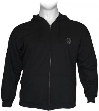 Βαμβακερή ζακέτα φούτερ δίκλωνη με κουκούλα και patch.Κομψή και πρακτική συνδυάζεται πολύ εύκολα.Η ζακέτα έχει ετσέπες στο μπροστά μέρος της και λάστιχο στο τελείωμα των μανικιών και την μέση,κρατώντας σας ζεστούς.