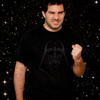 T-shirt "Heroes FTW" της Leo Collection με μεταξοτυπία .Το συγκεκριμένο μπλουζάκι φτιάχτηκε ειδικά για εσένα που προτιμάς τα απορροφητικά και διαπνέοντα υφάσματα τις ζεστές μέρες του καλοκαιριού. Βαμβακερό ελαστικό ριπ έχει χρησιμοποιηθεί στο φινίρισμα του γιακά ενώ το μονόχρωμο σύνολο του t-shirt πλαισιώνει και αναδεικνύει την μεταξοτυπία υψηλής ποιότητας που βρίσκεται στο κέντρο του .Κατασκευασμένο από εξαιρετικής ποιότητας μακό ύφασμα(100%Βαμβάκι ),απαλό στην αφή και δροσερό,δεν θα θες να το αποχωριστείς από πάνω σου.Μπορείς να το συνδυάσεις πολύ εύκολα με κάποιο από τα τζιν παντελόνια σου είτε με οποιαδήποτε από τις βερμούδες σου και να εντυπωσιάσεις παίζοντας με τις διχρωμίες ή την χρωματική αντίθεση που θα επιλέξεις.