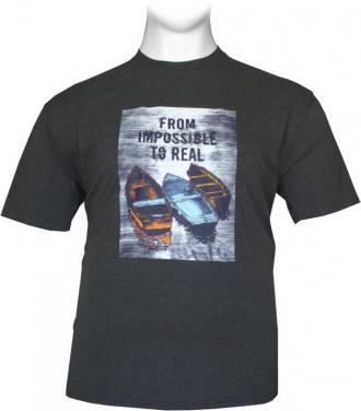    T-shirt "Impossible" της Polo Pepe με μεταξοτυπία .Το συγκεκριμένο μπλουζάκι φτιάχτηκε ειδικά για εσένα που προτιμάς τα απορροφητικά και διαπνέοντα υφάσματα τις ζεστές μέρες του καλοκαιριού. Βαμβακερό ελαστικό ριπ έχει χρησιμοποιηθεί στο φινίρισμα της μέσης, του γιακά και των μανικιών ενώ το μονόχρωμο σύνολο του t-shirt πλαισιώνει και αναδεικνύει την μεταξοτυπία υψηλής ποιότητας που βρίσκεται στο στήθος του .Κατασκευασμένο από εξαιρετικής ποιότητας μακό πενιέ ύφασμα(100%Βαμβάκι ),απαλό στην αφή και δροσερό λόγω της αγανής αλλά όχι διάφανης πλέξης του,δεν θα θες να το αποχωριστείς από πάνω σου.Μπορείς να το συνδυάσεις πολύ εύκολα με κάποιο από τα τζιν παντελόνια σου είτε με οποιαδήποτε από τις βερμούδες σου και να εντυπωσιάσεις παίζοντας με τις διχρωμίες ή την χρωματική αντίθεση που θα επιλέξεις.
