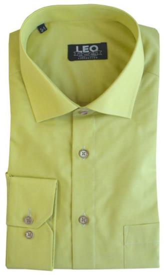 Μακρυμάνικο πουκάμισο Fil-a-Fil σε κλασσική γραμμή και γαλλική ραφή.Εάν ψάχνεις ένα διαχρονικό ρούχο που να μην το επηρεάζουν οι εναλλαγές της μόδας ενώ ταυτόχρονα μπορεί να σου δώσει μεγάλο εύρος επιλογών όσο αφορά τους συνδυασμούς που μπορείς να συνθέσεις με αυτό, τότε μόλις βρήκες το προϊόν που σου ταιριάζει απόλυτα.Η αστείρευτη και συνεχώς εμπλουτιζόμενη παλέτα χρωμάτων θα σε παροτρύνει να το ταιριάξεις με ένα από τα κουστούμια σου για μια επίσημη εμφάνιση ενώ μπορείς με μεγάλη ευκολία να το προσθέσεις και στην καθημερινή σου γκαρνταρόμπα μιας και συνδυάζετε εξίσου εύκολα με παντελόνια τύπου τζιν και καπαρτινέ.Η προσθήκη του σκληρού κλασσικού κολάρου στον γιακά με την χρήση μπανέλας σου επιτρέπει να φορέσεις το συγκεκριμένο πουκάμισο με γραβάτα αλλά και χωρίς αυτή, σηκώνοντας τον γιακά σε όποια θέση επιθυμείς, για μια πιο casual εμφάνιση.Τέλος η λιτή γραμμή του ρούχου,η επιλογή των υλικών, αλλά και η προσεγμένη ραφή μας που εγγυάται η πείρα της εξειδίκευσής των 55 και πλέον ετών στην κατασκευή πουκαμίσων,υπόσχεται να αναδείξει όποιο σύνολο επιλέξεις να το συνδυάσεις ,κερδίζοντας τις εντυπώσεις.