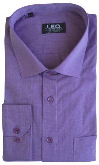 Μακρυμάνικο πουκάμισο Fil-a-Fil σε κλασσική γραμμή και γαλλική ραφή.Εάν ψάχνεις ένα διαχρονικό ρούχο που να μην το επηρεάζουν οι εναλλαγές της μόδας ενώ ταυτόχρονα μπορεί να σου δώσει μεγάλο εύρος επιλογών όσο αφορά τους συνδυασμούς που μπορείς να συνθέσεις με αυτό, τότε μόλις βρήκες το προϊόν που σου ταιριάζει απόλυτα.Η αστείρευτη και συνεχώς εμπλουτιζόμενη παλέτα χρωμάτων θα σε παροτρύνει να το ταιριάξεις με ένα από τα κουστούμια σου για μια επίσημη εμφάνιση ενώ μπορείς με μεγάλη ευκολία να το προσθέσεις και στην καθημερινή σου γκαρνταρόμπα μιας και συνδυάζετε εξίσου εύκολα με παντελόνια τύπου τζιν και καπαρτινέ.Η προσθήκη του σκληρού κλασσικού κολάρου στον γιακά με την χρήση μπανέλας σου επιτρέπει να φορέσεις το συγκεκριμένο πουκάμισο με γραβάτα αλλά και χωρίς αυτή, σηκώνοντας τον γιακά σε όποια θέση επιθυμείς, για μια πιο casual εμφάνιση.Τέλος η λιτή γραμμή του ρούχου,η επιλογή των υλικών, αλλά και η προσεγμένη ραφή μας που εγγυάται η πείρα της εξειδίκευσής των 55 και πλέον ετών στην κατασκευή πουκαμίσων,υπόσχεται να αναδείξει όποιο σύνολο επιλέξεις να το συνδυάσεις ,κερδίζοντας τις εντυπώσεις.   