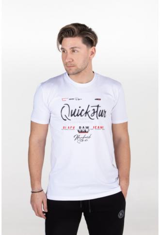 T-shirt "Quick Star" της Leo Collection με μεταξοτυπία .Το συγκεκριμένο μπλουζάκι φτιάχτηκε ειδικά για εσένα που προτιμάς τα απορροφητικά και διαπνέοντα υφάσματα τις ζεστές μέρες του καλοκαιριού. Βαμβακερό ελαστικό ριπ έχει χρησιμοποιηθεί στο φινίρισμα του γιακά ενώ το μονόχρωμο σύνολο του t-shirt πλαισιώνει και αναδεικνύει την μεταξοτυπία υψηλής ποιότητας που βρίσκεται στο κέντρο του .Κατασκευασμένο από εξαιρετικής ποιότητας μακό πενιέ ύφασμα(100%Βαμβάκι ),απαλό στην αφή και δροσερό λόγω της αγανής αλλά όχι διάφανης πλέξης του,δεν θα θες να το αποχωριστείς από πάνω σου.Μπορείς να το συνδυάσεις πολύ εύκολα με κάποιο από τα τζιν παντελόνια σου είτε με οποιαδήποτε από τις βερμούδες σου και να εντυπωσιάσεις παίζοντας με τις διχρωμίες ή την χρωματική αντίθεση που θα επιλέξεις.