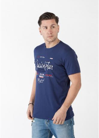 T-shirt "Quick Star" της Leo Collection με μεταξοτυπία .Το συγκεκριμένο μπλουζάκι φτιάχτηκε ειδικά για εσένα που προτιμάς τα απορροφητικά και διαπνέοντα υφάσματα τις ζεστές μέρες του καλοκαιριού. Βαμβακερό ελαστικό ριπ έχει χρησιμοποιηθεί στο φινίρισμα του γιακά ενώ το μονόχρωμο σύνολο του t-shirt πλαισιώνει και αναδεικνύει την μεταξοτυπία υψηλής ποιότητας που βρίσκεται στο κέντρο του .Κατασκευασμένο από εξαιρετικής ποιότητας μακό πενιέ ύφασμα(100%Βαμβάκι ),απαλό στην αφή και δροσερό λόγω της αγανής αλλά όχι διάφανης πλέξης του,δεν θα θες να το αποχωριστείς από πάνω σου.Μπορείς να το συνδυάσεις πολύ εύκολα με κάποιο από τα τζιν παντελόνια σου είτε με οποιαδήποτε από τις βερμούδες σου και να εντυπωσιάσεις παίζοντας με τις διχρωμίες ή την χρωματική αντίθεση που θα επιλέξεις.