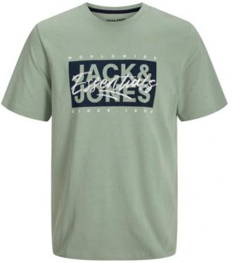Μακό t-shirt "Colton Tee" της Jack %26 Jones με μεταξοτυπία. Κατασκευασμένο από 100% βιολογικό βαμβακερό ύφασμα που το καθιστά πολύ άνετο και δροσερό ούτως ώστε να το φοράς άφοβα όσες ώρες θες .Μπορείς να το συνδυάσεις πολύ εύκολα με κάποιο από τα τζιν παντελόνια σου είτε με οποιαδήποτε από τις βερμούδες σου και να εντυπωσιάσεις παίζοντας με τις διχρωμίες ή την χρωματική αντίθεση που θα επιλέξεις.