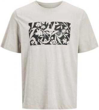 Μακό t-shirt "Jeff Monochrome Shape" της Jack %26 Jones με μεταξοτυπία. Κατασκευασμένο από 100% βιολογικό βαμβακερό ύφασμα(φλάμα) που το καθιστά πολύ άνετο και δροσερό ούτως ώστε να το φοράς άφοβα όσες ώρες θες .Μπορείς να το συνδυάσεις πολύ εύκολα με κάποιο από τα τζιν παντελόνια σου είτε με οποιαδήποτε από τις βερμούδες σου και να εντυπωσιάσεις παίζοντας με τις διχρωμίες ή την χρωματική αντίθεση που θα επιλέξεις.
