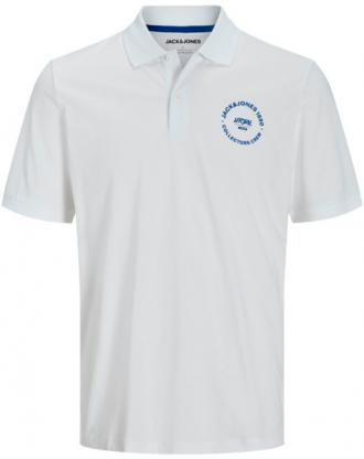 Βαμβακερό polo ζέρσευ της Jack %26 Jones σε plus fit γραμμή.Κατασκευασμένο από εξαιρετικής ποιότητας 100% βαμβακερό ύφασμα που το καθιστά πολύ άνετο και δροσερό ούτως ώστε να το φοράς άφοβα όσες ώρες θες,αποφεύγοντας τους ερεθισμούς μιας και η συγκεκριμένη πλέξη επιτρέπει στο δέρμα να αναπνέει αποβάλλοντας τον ιδρώτα.