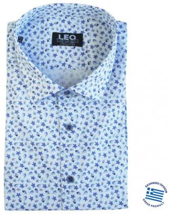 Με γνώμονα την κάθε προσεγμένη εμφάνιση που θες να κάνεις,η Leo Collection επέλεξε το συγκεκριμένο πουκάμισο μέσα από μια αστείρευτη γκάμα πουκαμίσων.Παίξε με τους χρωματικούς συνδυασμούς εναλλάσσοντας τα παντελόνια που έχεις στην γκαρνταρόμπα σου,ανάλογα την περίσταση αλλά και το κύρος που θέλεις να προσδώσεις στην εκάστοτε εμφάνιση σου.Ταίριαξε το με το αγαπημένο σου τζιν η καπαρτινέ πεντάτσεπο παντελόνι,φορώντας το ριχτό και έξω από το παντελόνι σου για ένα άνετο και ξεχωριστό καθημερινό ντύσιμο. Είναι γεγονός πως τα τελευταία χρόνια τα έντονα σχεδιαστά πουκάμισα έχουν κάνει την είσοδο τους στο ανδρικό ντύσιμο αλλά και στις περισσότερες ανδρικές γκαρνταρόμπες .Ευκολοφόρετα και εντυπωσιακά στην εμφάνιση εκ φύσεως δώσανε στυλιστικές λύσεις στο καθημερινό αλλά και στο επίσημο μοντέρνο ανδρικό ντύσιμο.Παρακολουθώντας λοιπόν από κοντά τις τάσεις της μόδας αλλά και τους διεθνείς καταλόγους παραγωγής των μεγαλύτερων υφαντουργιών στον τομέα του ανδρικού πουκαμισού,η Leo Collection συνεχίζει να επιλέγει τα ιδανικά υφάσματα που αφορούν το ανδρικό πουκάμισο σε μεγάλο μέγεθος με τις όποιες ιδιαιτερότητες αυτό έχει.Άλλωστε η πείρα των 55 και πλέον ετών της είναι η προφανέστερη και καλύτερη εγγύηση που μπορείς να έχεις.