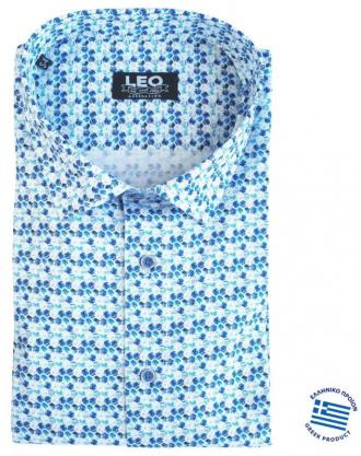 Με γνώμονα την κάθε προσεγμένη εμφάνιση που θες να κάνεις,η Leo Collection επέλεξε το συγκεκριμένο πουκάμισο μέσα από μια αστείρευτη γκάμα πουκαμίσων.Παίξε με τους χρωματικούς συνδυασμούς εναλλάσσοντας τα παντελόνια που έχεις στην γκαρνταρόμπα σου,ανάλογα την περίσταση αλλά και το κύρος που θέλεις να προσδώσεις στην εκάστοτε εμφάνιση σου.Ταίριαξε το με το αγαπημένο σου τζιν η καπαρτινέ πεντάτσεπο παντελόνι,φορώντας το ριχτό και έξω από το παντελόνι σου για ένα άνετο και ξεχωριστό καθημερινό ντύσιμο. Είναι γεγονός πως τα τελευταία χρόνια τα έντονα σχεδιαστά πουκάμισα έχουν κάνει την είσοδο τους στο ανδρικό ντύσιμο αλλά και στις περισσότερες ανδρικές γκαρνταρόμπες .Ευκολοφόρετα και εντυπωσιακά στην εμφάνιση εκ φύσεως δώσανε στυλιστικές λύσεις στο καθημερινό αλλά και στο επίσημο μοντέρνο ανδρικό ντύσιμο.Παρακολουθώντας λοιπόν από κοντά τις τάσεις της μόδας αλλά και τους διεθνείς καταλόγους παραγωγής των μεγαλύτερων υφαντουργιών στον τομέα του ανδρικού πουκαμισού,η Leo Collection συνεχίζει να επιλέγει τα ιδανικά υφάσματα που αφορούν το ανδρικό πουκάμισο σε μεγάλο μέγεθος με τις όποιες ιδιαιτερότητες αυτό έχει.Άλλωστε η πείρα των 55 και πλέον ετών της είναι η προφανέστερη και καλύτερη εγγύηση που μπορείς να έχεις.