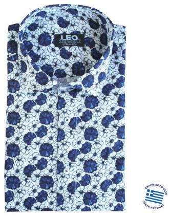Με γνώμονα την κάθε προσεγμένη εμφάνιση που θες να κάνεις,η Leo Collection επέλεξε το συγκεκριμένο πουκάμισο μέσα από μια αστείρευτη γκάμα πουκαμίσων.Παίξε με τους χρωματικούς συνδυασμούς εναλλάσσοντας τα παντελόνια που έχεις στην γκαρνταρόμπα σου,ανάλογα την περίσταση αλλά και το κύρος που θέλεις να προσδώσεις στην εκάστοτε εμφάνιση σου.Ταίριαξε το με το αγαπημένο σου τζιν η καπαρτινέ πεντάτσεπο παντελόνι,φορώντας το ριχτό και έξω από το παντελόνι σου για ένα άνετο και ξεχωριστό καθημερινό ντύσιμο. Είναι γεγονός πως τα τελευταία χρόνια τα έντονα σχεδιαστά πουκάμισα έχουν κάνει την είσοδο τους στο ανδρικό ντύσιμο αλλά και στις περισσότερες ανδρικές γκαρνταρόμπες .Ευκολοφόρετα και εντυπωσιακά στην εμφάνιση εκ φύσεως δώσανε στυλιστικές λύσεις στο καθημερινό αλλά και στο επίσημο μοντέρνο ανδρικό ντύσιμο.Παρακολουθώντας λοιπόν από κοντά τις τάσεις της μόδας αλλά και τους διεθνείς καταλόγους παραγωγής των μεγαλύτερων υφαντουργιών στον τομέα του ανδρικού πουκαμισού,η Leo Collection συνεχίζει να επιλέγει τα ιδανικά υφάσματα που αφορούν το ανδρικό πουκάμισο σε μεγάλο μέγεθος με τις όποιες ιδιαιτερότητες αυτό έχει.Άλλωστε η πείρα των 55 και πλέον ετών της είναι η προφανέστερη και καλύτερη εγγύηση που μπορείς να έχεις.