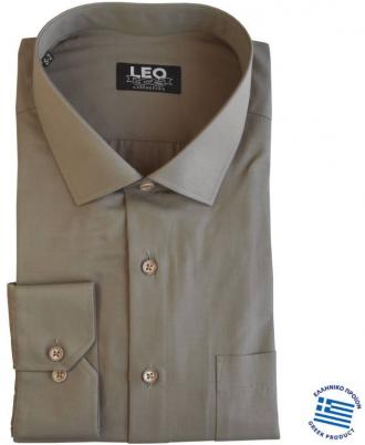 Δώσε νέα πνοή στο καλοκαιρινό σου στυλ με το Air Cool από τη Leo Collection – ένα πουκάμισο φτιαγμένο για δροσιά, άνεση και διαχρονικό στυλ. Με μοντέρνο γιακά τύπου rex και εξαιρετικά ανάλαφρη ύφανση, το Air Cool είναι η ιδανική επιλογή για τις ζεστές μέρες, είτε είσαι στο γραφείο, είτε απολαμβάνεις τη βόλτα σου. Το ύφασμά του “αναπνέει”, χαρίζοντας αίσθηση φρεσκάδας όλη μέρα, ενώ η κομψή γραμμή του σου επιτρέπει να το φορέσεις από το πρωί μέχρι το βράδυ, με ή χωρίς σακάκι. Λεπτομέρειες: Μακρυμάνικο πουκάμισο Γιακάς τύπου rex – διακριτικός και κομψός Πολύ δροσερή, ελαφριά ύφανση Κομψή αλλά casual αισθητική Τσέπη στο στήθος Άνετη εφαρμογή για καθημερινή χρήση Το Air Cool είναι το πουκάμισο που θα θες να φοράς κάθε μέρα – γιατί τίποτα δεν νικά την άνεση όταν συνοδεύεται από στυλ.
