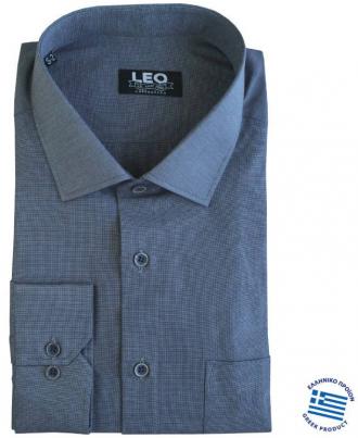 Μακρυμάνικο πουκάμισο Fil-a-Fil σε κλασσική γραμμή και γαλλική ραφή.Εάν ψάχνεις ένα διαχρονικό ρούχο που να μην το επηρεάζουν οι εναλλαγές της μόδας ενώ ταυτόχρονα μπορεί να σου δώσει μεγάλο εύρος επιλογών όσο αφορά τους συνδυασμούς που μπορείς να συνθέσεις με αυτό, τότε μόλις βρήκες το προϊόν που σου ταιριάζει απόλυτα.Η αστείρευτη και συνεχώς εμπλουτιζόμενη παλέτα χρωμάτων θα σε παροτρύνει να το ταιριάξεις με ένα από τα κουστούμια σου για μια επίσημη εμφάνιση ενώ μπορείς με μεγάλη ευκολία να το προσθέσεις και στην καθημερινή σου γκαρνταρόμπα μιας και συνδυάζετε εξίσου εύκολα με παντελόνια τύπου τζιν και καπαρτινέ.Η προσθήκη του σκληρού κλασσικού κολάρου στον γιακά με την χρήση μπανέλας σου επιτρέπει να φορέσεις το συγκεκριμένο πουκάμισο με γραβάτα αλλά και χωρίς αυτή, σηκώνοντας τον γιακά σε όποια θέση επιθυμείς, για μια πιο casual εμφάνιση.Τέλος η λιτή γραμμή του ρούχου,η επιλογή των υλικών, αλλά και η προσεγμένη ραφή μας που εγγυάται η πείρα της εξειδίκευσής των 55 και πλέον ετών στην κατασκευή πουκαμίσων,υπόσχεται να αναδείξει όποιο σύνολο επιλέξεις να το συνδυάσεις ,κερδίζοντας τις εντυπώσεις.