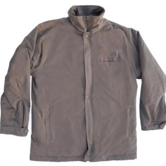 Βαμβακερό καπαρτινέ τζάκετ ελληνικής κατασκευής με επένδυση υαλοβάμβακα και βαμβακερή φόδρα.Το ρούχο έχει δύο τσέπες κοφτές στο κάτω μέρος του,μία τσέπη στο στήθος και μία εσωτερική.Με κοκάλινα κουμπιά κλείνουν οι μανσέτες των μανικιών και η πατιλέτα.Ιδανικό για μια προσεγμένη casual εμφάνιση.