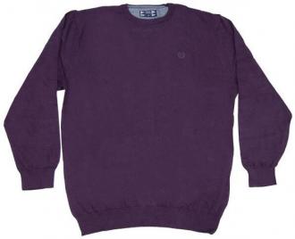 Βαμβακερό πλεκτό πουλόβερ με λαιμόκοψη σε κλασσική γραμμή.Το ρούχο έχει διακριτική κεντητή λεπτομέρεια στο ύψος του στήθους.Το φινίρισμα του ρούχου αγκαλιάζει με πλεκτό ελαστικό ριπ τους καρπούς των χεριών και την μέση ενώ με πλεκτό ριπ έχει επενδυθεί και η λαιμόκοψη του.Ιδανικό για μια προσεγμένη casual εμφάνιση αλλά και για μια πιο ξεχωριστή και ιδιαίτερη βραδινή εμφάνιση,συνδυασμένο με κάποιο από τα αγαπημένα chinos παντελόνια και σακάκια σου.Διαθέσιμο σε μαύρο,μόκα και μπορντό για να επιλέξεις αυτό που ταιριάζει στα χρώματα των αγαπημένων σου παντελονιών. Οι μακρυμάνικες μάλλινες μπλούζες είναι μια πρακτική επιλογή που θα σε διευκολύνει στον συνδυασμό με πολλούς τύπους παντελονιών,ενώ θα σε κρατήσει ζεστό τους χειμωνιάτικους μήνες του χρόνου.Ιδανικά συνδυασμένες με ένα πουκάμισο και ένα παντελόνι τζιν για μια ξεχωριστή και άνετη εμφάνιση κατά την διάρκεια της μέρας ,αλλά και ευκολοσυνδύαστες για την βραδινή σου έξοδο ταιριάζοντας τις με σπορ σακάκι,πουκάμισο και παντελόνι τύπου chinos ή πεντάτσεπο καπαρτινέ. Ανεξάρτητα από το πως θα επιλέξεις να τις συνδυάσεις,οι βαμβακερές μακρυμάνικες μπλούζες είναι η πλέον ιδανική και μοντέρνα επιλογή και ένα must για την γκαρνταρόμπα σου.