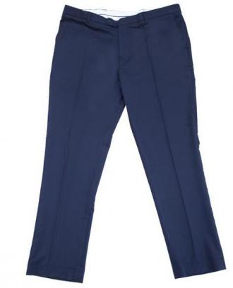 Κλασικό παντελόνι κοστουμιού άπιετο.Το παντελόνι έχει δύο τσέπες τύπου τσίνο στο μπροστινό μέρος και δύο τσέπες στο πίσω μέρος με κουμπί.