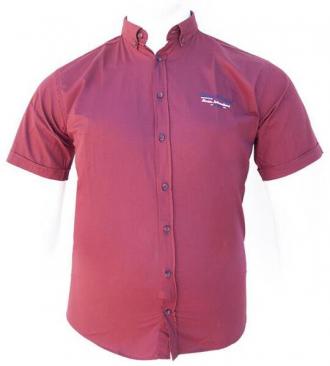 Με γνώμονα την κάθε προσεγμένη εμφάνιση που θες να κάνεις,η Leo Collection επέλεξε το συγκεκριμένο πουκάμισο μέσα από μια αστείρευτη γκάμα πουκαμίσων.Παίξε με τους χρωματικούς συνδυασμούς εναλλάσσοντας τα παντελόνια που έχεις στην γκαρνταρόμπα σου,ανάλογα την περίσταση αλλά και το κύρος που θέλεις να προσδώσεις στην εκάστοτε εμφάνιση σου.Ταίριαξε το με το αγαπημένο σου τζιν η καπαρτινέ πεντάτσεπο παντελόνι,φορώντας το ριχτό και έξω από το παντελόνι σου για ένα άνετο και ξεχωριστό καθημερινό ντύσιμο. Είναι γεγονός πως τα τελευταία χρόνια τα έντονα σχεδιαστά πουκάμισα έχουν κάνει την είσοδο τους στο ανδρικό ντύσιμο αλλά και στις περισσότερες ανδρικές γκαρνταρόμπες .Ευκολοφόρετα και εντυπωσιακά στην εμφάνιση εκ φύσεως δώσανε στυλιστικές λύσεις στο καθημερινό αλλά και στο επίσημο μοντέρνο ανδρικό ντύσιμο.Παρακολουθώντας λοιπόν από κοντά τις τάσεις της μόδας αλλά και τους διεθνείς καταλόγους παραγωγής των μεγαλύτερων υφαντουργιών στον τομέα του ανδρικού πουκαμισού,η Leo Collection συνεχίζει να επιλέγει τα ιδανικά υφάσματα που αφορούν το ανδρικό πουκάμισο σε μεγάλο μέγεθος με τις όποιες ιδιαιτερότητες αυτό έχει.Άλλωστε η πείρα των 55 και πλέον ετών της είναι η προφανέστερη και καλύτερη εγγύηση που μπορείς να έχεις.