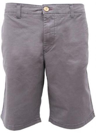 Η βερμούδα μπορεί να μην είναι το πιο επίσημο ένδυμα που έχεις στην γκαρνταρόμπα σου αλλά όσο πλησιάζουν οι καλοκαιρινοί μήνες,νιώθεις ότι είναι μια αναγκαιότητα.Πόσο μάλλον όταν το ελληνικό καλοκαίρι διαρκεί όλο και μεγαλύτερο χρονικό διάστημα. Με γνώμονα λοιπόν τους πολύ θερμούς μήνες του χρόνου,η Leo XXXL έχει την πλέον χρηστική πρόταση για μια κομψή και δροσερή εμφάνιση.Η βερμούδα chino