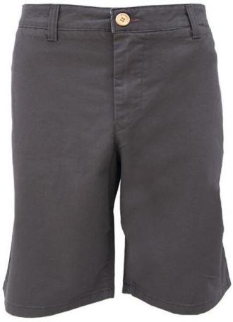 Η βερμούδα μπορεί να μην είναι το πιο επίσημο ένδυμα που έχεις στην γκαρνταρόμπα σου αλλά όσο πλησιάζουν οι καλοκαιρινοί μήνες,νιώθεις ότι είναι μια αναγκαιότητα.Πόσο μάλλον όταν το ελληνικό καλοκαίρι διαρκεί όλο και μεγαλύτερο χρονικό διάστημα. Με γνώμονα λοιπόν τους πολύ θερμούς μήνες του χρόνου,η Leo XXXL έχει την πλέον χρηστική πρόταση για μια κομψή και δροσερή εμφάνιση.Η βερμούδα chino