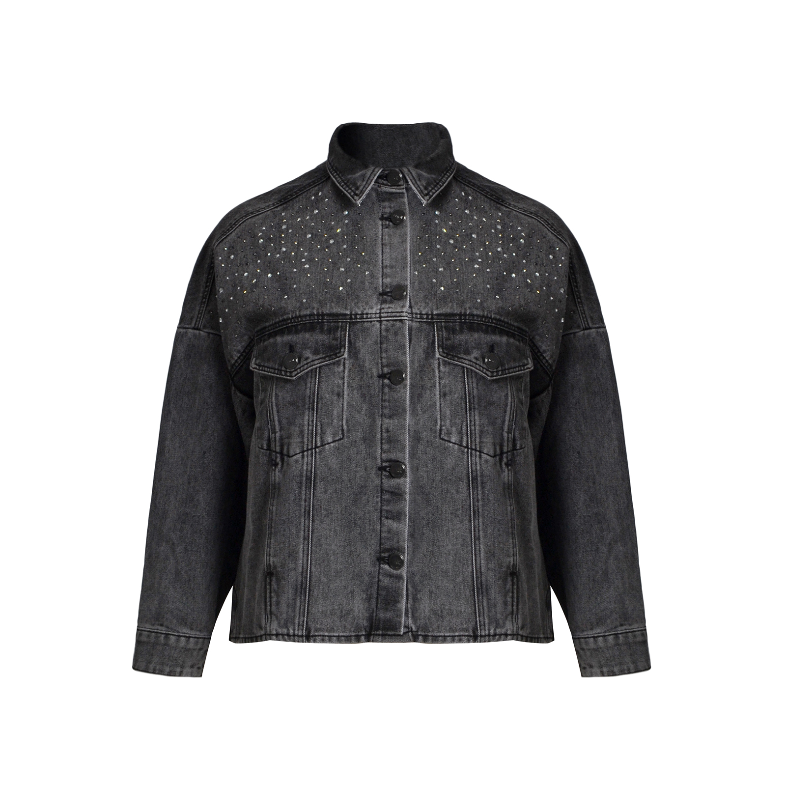  Denim jacket από βαμβακερό μείγμα, διακοσμημένο με strass που προσθέτουν λάμψη και fashion χαρακτήρα σε μια διαχρονική γραμμή. ● Relaxed γραμμή ιδανική για effortless layering ● Strass λεπτομέρειες για διακριτική λάμψη και statement αισθητική ● Κουμπωτό μπροστινό μέρος με κλασικό denim ύφος ● Δομημένος γιακάς για καθαρό, polished αποτέλεσμα ● Τσέπες στο στήθος με utility χαρακτήρα ● Soft washed denim υφή για άνεση και elevated casual στυλ Μήκος (κέντρο της πλάτης): .. cm 90%COTTON 10%POLYESTER 
