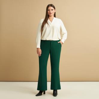 ● Πανάλαφρο κρεπ ύφασμα ● Κλείσιμο με φερμουάρ %26 κόπιτσα ● Ελαστική μέση πίσω ● Πλαϊνές τσέπες ● Γραμμή καμπάνα Μήκος (εσωτερική ραφή): 83 εκ 100%POLYESTER Το μοντέλο έχει ύψος 1,80 εκ. και φοράει S 