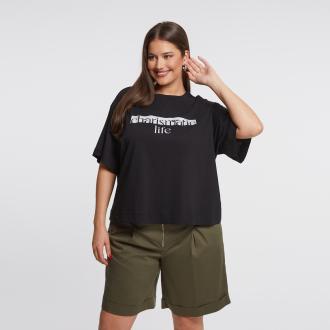 Αναδείξτε το στυλ σας με αυτό το βαμβακερό t-shirt 
