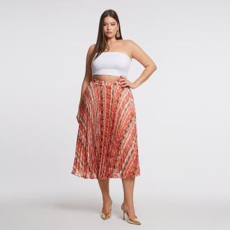 Αναβάθμισε το καθημερινό σου στιλ με αυτή τη statement πλισέ φούστα. Το dynamic αφηρημένο print σε αποχρώσεις κοραλλί, χακί και ιβουάρ προσθέτει χαρακτήρα και φινέτσα σε κάθε εμφάνιση. Φόρεσέ τη με basic tops ή ένα structured σακάκι για ένα look που ξεχωρίζει. ● Ανάλαφρο ύφασμα με όμορφη κίνηση ● Καλλιτεχνικό πολύχρωμο μοτίβο ● Μήκος μίντι με εντυπωσιακές πιέτες ● Ελαστική μέση για άνετη εφαρμογή ● Ιδανική για casual ή πιο κομψά looks Μήκος: 88 εκ 100%POLYESTER Το μοντέλο έχει ύψος 1,80 εκ. και φοράει O/S Made in Greece